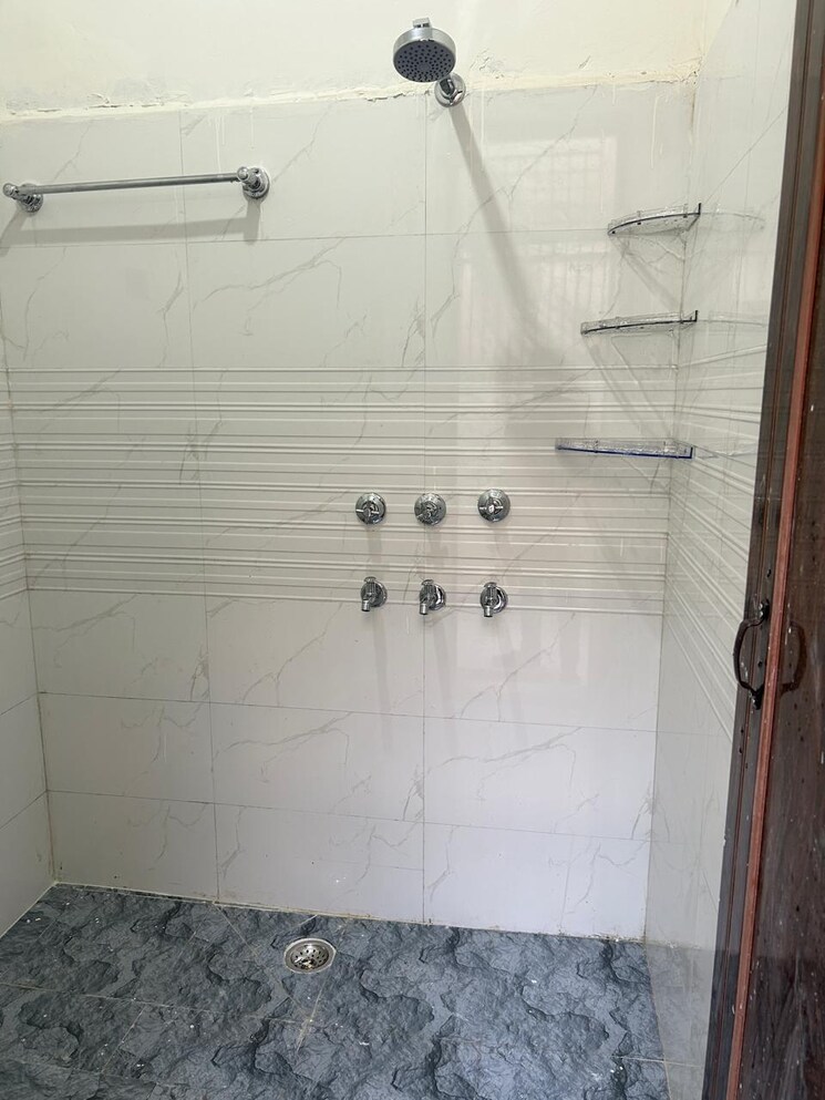 Bathroom, alpha 1 greater noida 2 Bedroom 800 Sq.Ft. Independent House In Alpha 1 Greater Noida Greater Noida 9154226