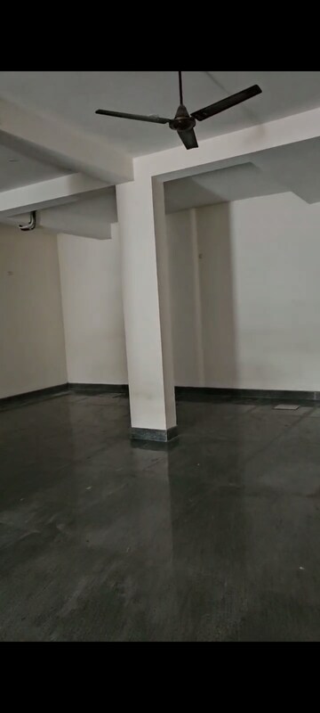 Room in  Showroom at Gomti Nagar – for Rent