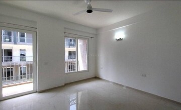 Room in 3 BHK Builder Floor at Smart World Orchard, Sector 61 – for Rent