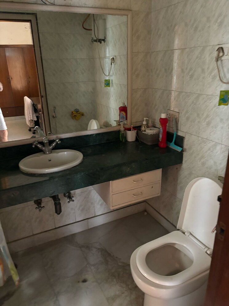 Bathroom, panchsheel enclave 2 Bedroom 200 Sq.Yd. Builder Floor In Panchsheel Enclave Delhi 9154285