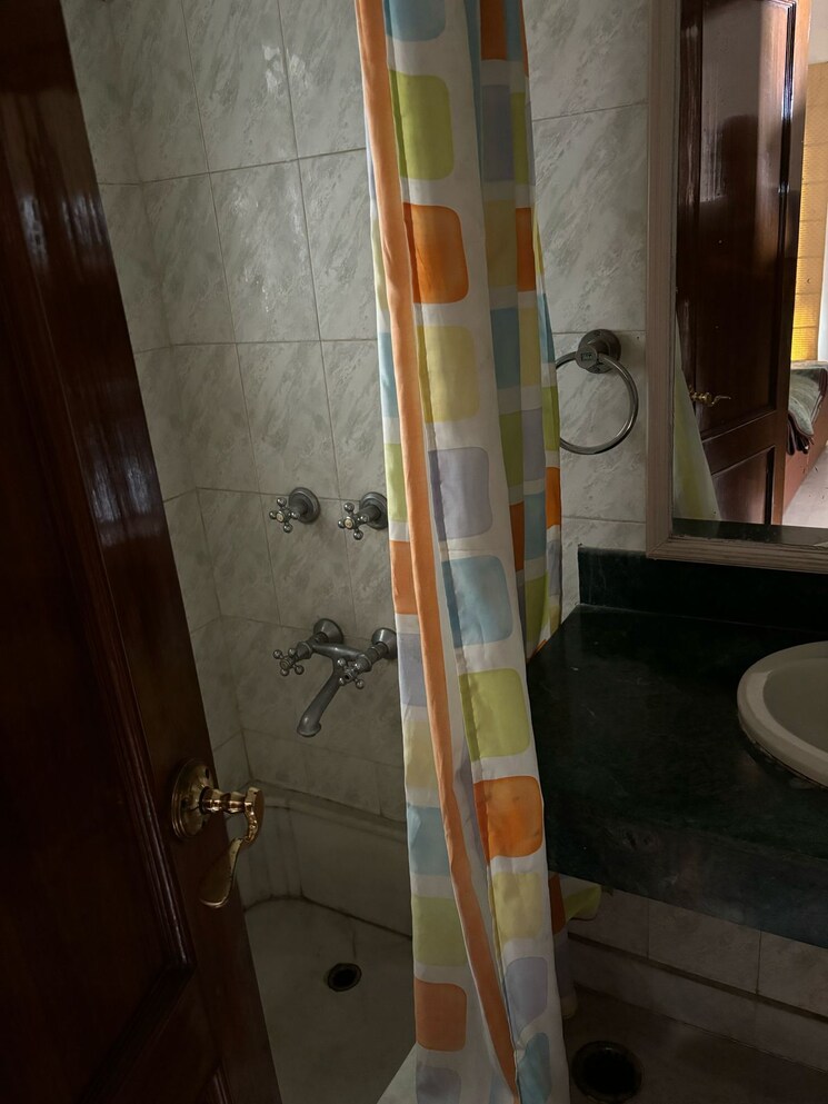 Bathroom, panchsheel enclave 2 Bedroom 200 Sq.Yd. Builder Floor In Panchsheel Enclave Delhi 9154285