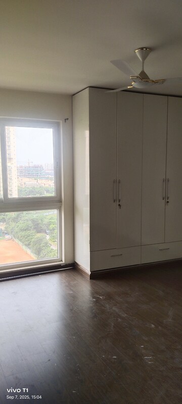 Room in 4 BHK Apartment at BPTP Mansions, Sector 66 – for Rent