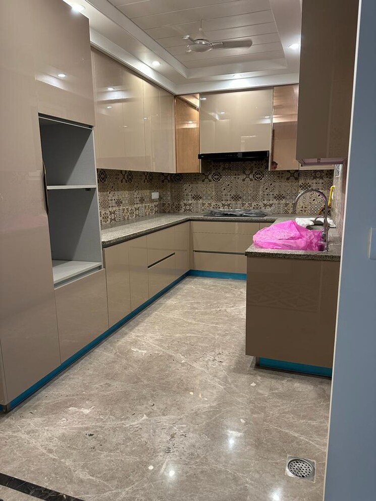 Kitchen, nizamuddin east 3 Bedroom 200 Sq.Yd. Builder Floor In Nizamuddin East Delhi 9154309