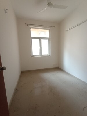 Room in 2.5 BHK Apartment at Mahagun Mywoods, Sector 16c Greater Noida – for Sale