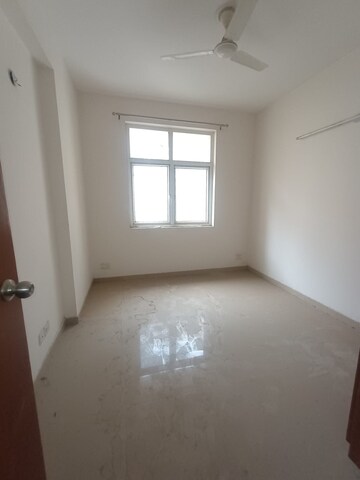 Room in 2.5 BHK Apartment at Mahagun Mywoods, Sector 16c Greater Noida – for Sale