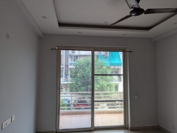Room in 3 BHK Apartment at Tulip Yellow, Sector 69 – for Rent