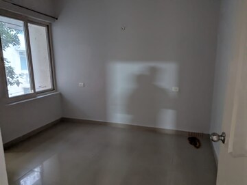 Room in 3 BHK Apartment at Tulip Yellow, Sector 69 – for Rent