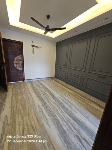Room in 3 BHK Apartment at Tulip Yellow, Sector 69 – for Rent