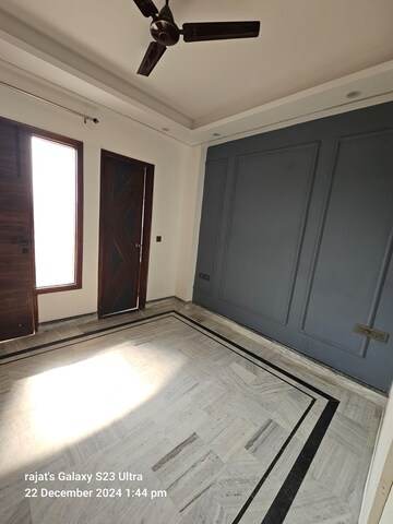 Room in 3 BHK Apartment at Tulip Yellow, Sector 69 – for Rent