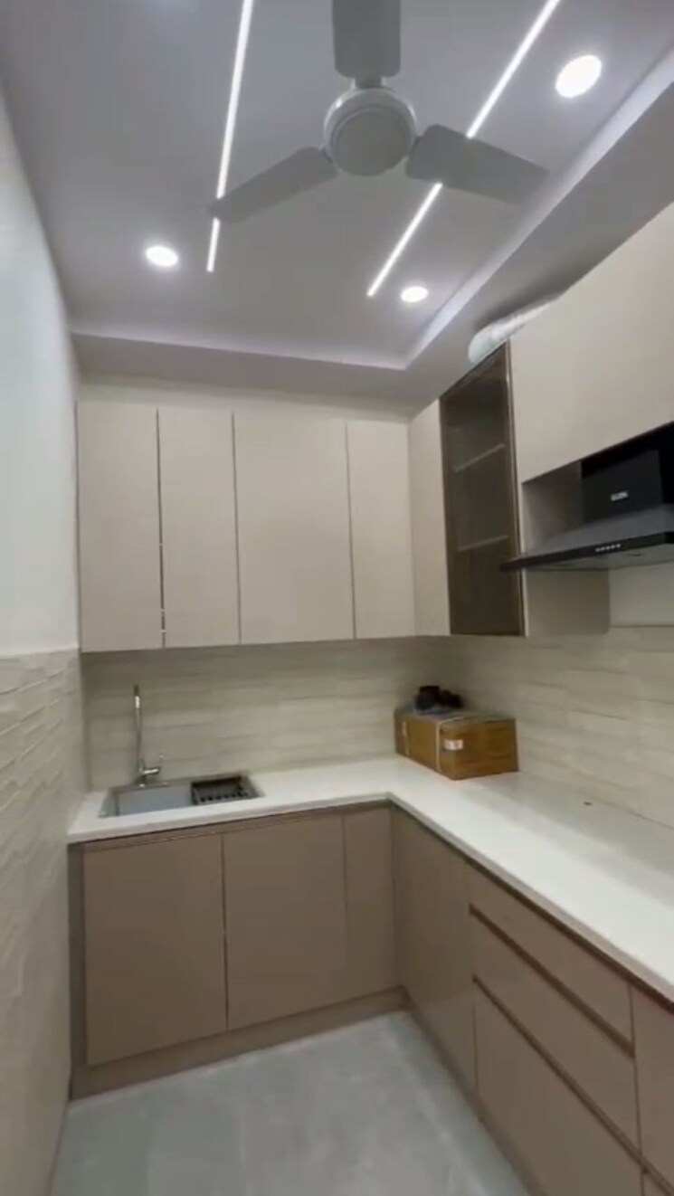 Kitchen, subhash nagar 2.5 Bedroom 78 Sq.Yd. Apartment In Subhash Nagar Delhi 9154415