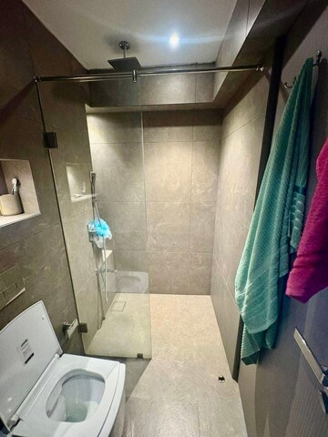 Team Area in 2 BHK Apartment at Andheri West – for Rent