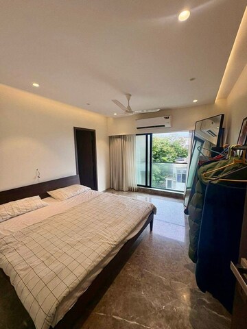 Bedroom in 2 BHK Apartment at Andheri West – for Rent