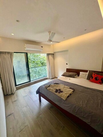 Bedroom in 2 BHK Apartment at Andheri West – for Rent
