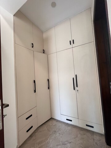 Bathroom in 3 BHK Builder Floor at DLF City Gurgaon, Sector 26a – for Rent
