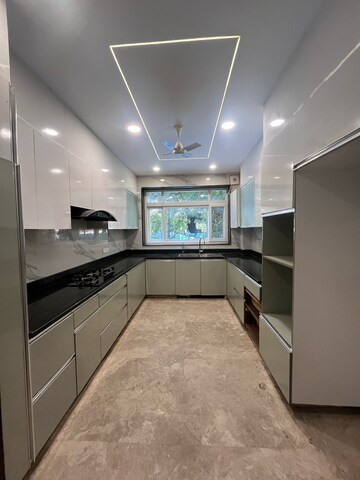 Kitchen in 3 BHK Builder Floor at DLF City Gurgaon, Sector 26a – for Rent