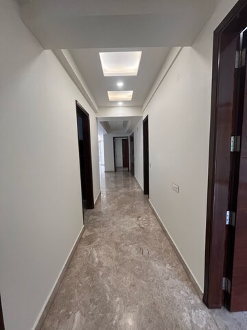 Building Lobby in 3 BHK Builder Floor at DLF City Gurgaon, Sector 26a – for Rent