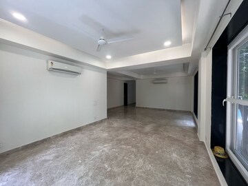Room in 3 BHK Builder Floor at DLF City Gurgaon, Sector 26a – for Rent