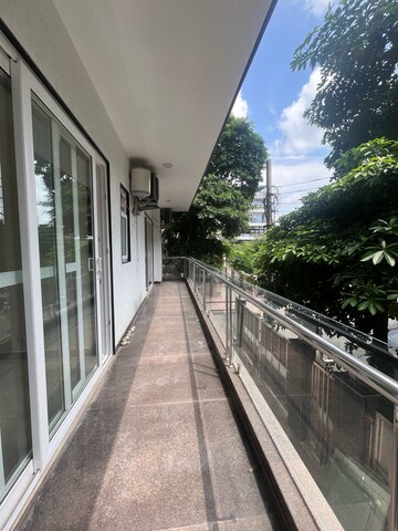 Balcony in 3 BHK Builder Floor at DLF City Gurgaon, Sector 26a – for Rent