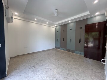 Room in 3 BHK Builder Floor at DLF City Gurgaon, Sector 26a – for Rent