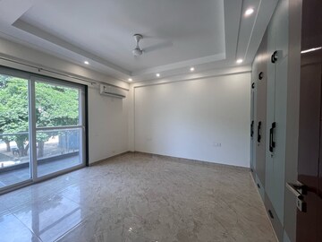 Room in 3 BHK Builder Floor at DLF City Gurgaon, Sector 26a – for Rent