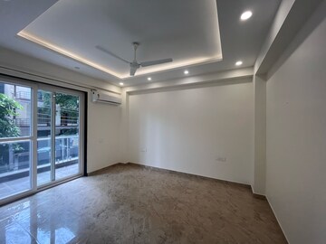 Room in 3 BHK Builder Floor at DLF City Gurgaon, Sector 26a – for Rent