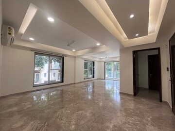 Room in 3 BHK Builder Floor at DLF City Gurgaon, Sector 26a – for Rent