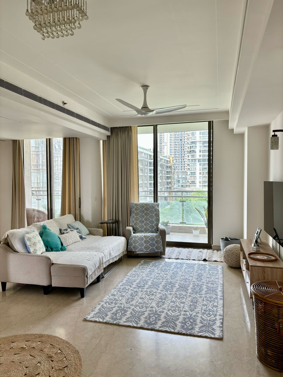 4 BHK + Pooja Room,Servant Room Apartment For Rent in M3M Latitude