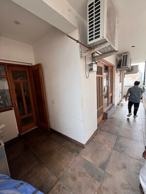 Living Room in 3 BHK Builder Floor at Sector 43 – for Rent