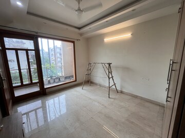 Room in 3 BHK Builder Floor at Sector 43 – for Rent