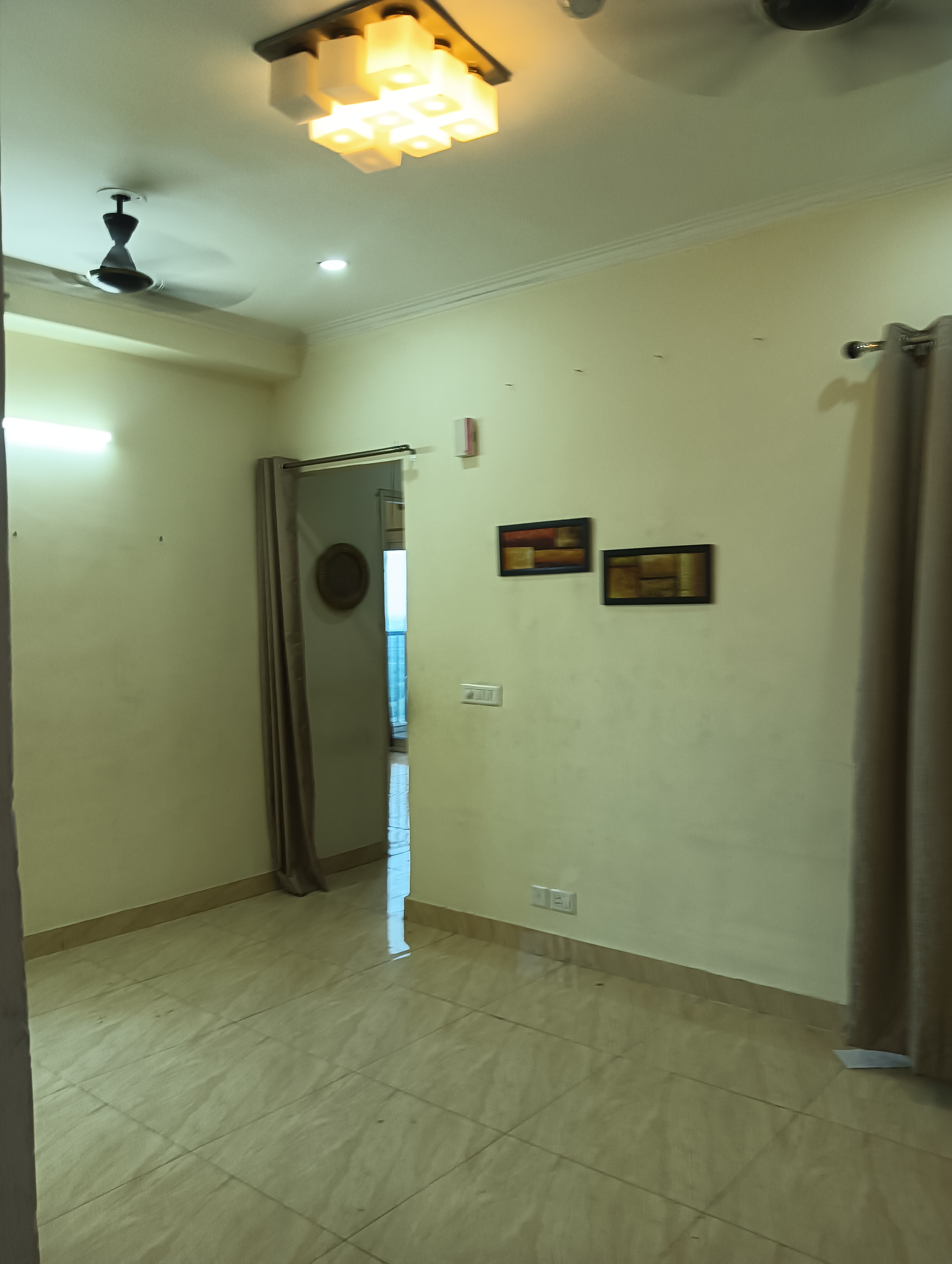 2 BHK Apartment For Rent in Gaur Yamuna City