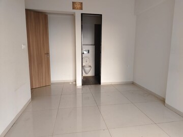 Room in 2 BHK Apartment at Godrej Tranquil, Kandivali East – for Rent
