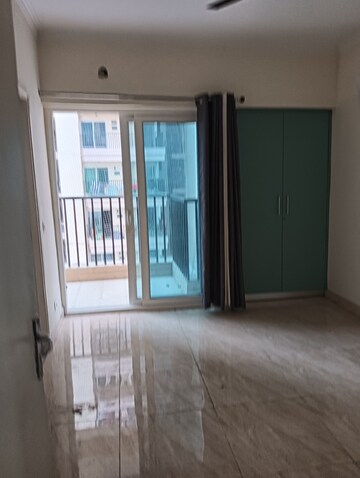 Room in 2 BHK Apartment at Gaur Yamuna City, Gaur Yamuna City – for Rent