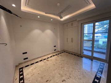 Room in 3 BHK Builder Floor at Ansal Sushant Lok I, Sector 43 – for Rent