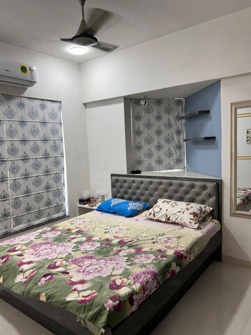 Bedroom in 3 BHK Apartment at Andheri West – for Rent