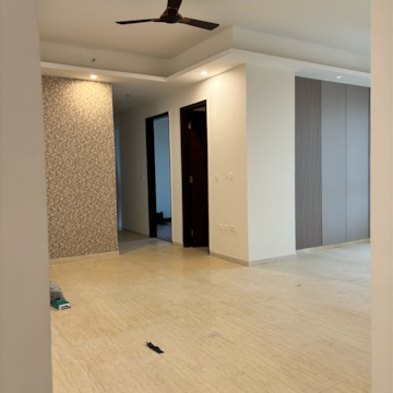 Room in 3.5 BHK Apartment at Mahagun Mezzaria, Sector 78 – for Rent
