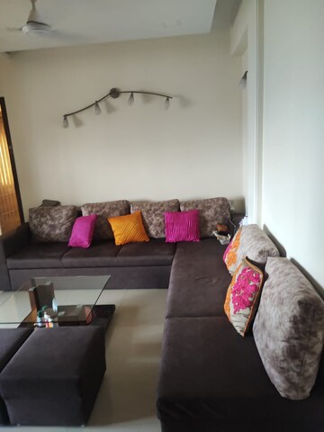 Furnished Amenities in 2 BHK Apartment at Shah Arcade II, Malad East – for Rent