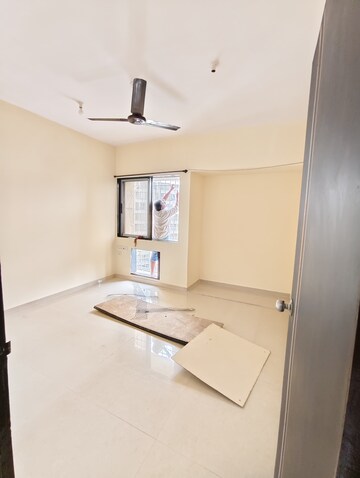 Room in 2 BHK Apartment at Cosmos Jewels, Ghodbunder Road – for Rent