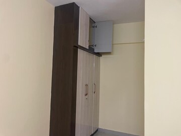 Room in 4 BHK Apartment at Chitrapuri Colony, Manikonda – for Rent