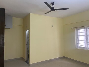 Room in 4 BHK Apartment at Chitrapuri Colony, Manikonda – for Rent