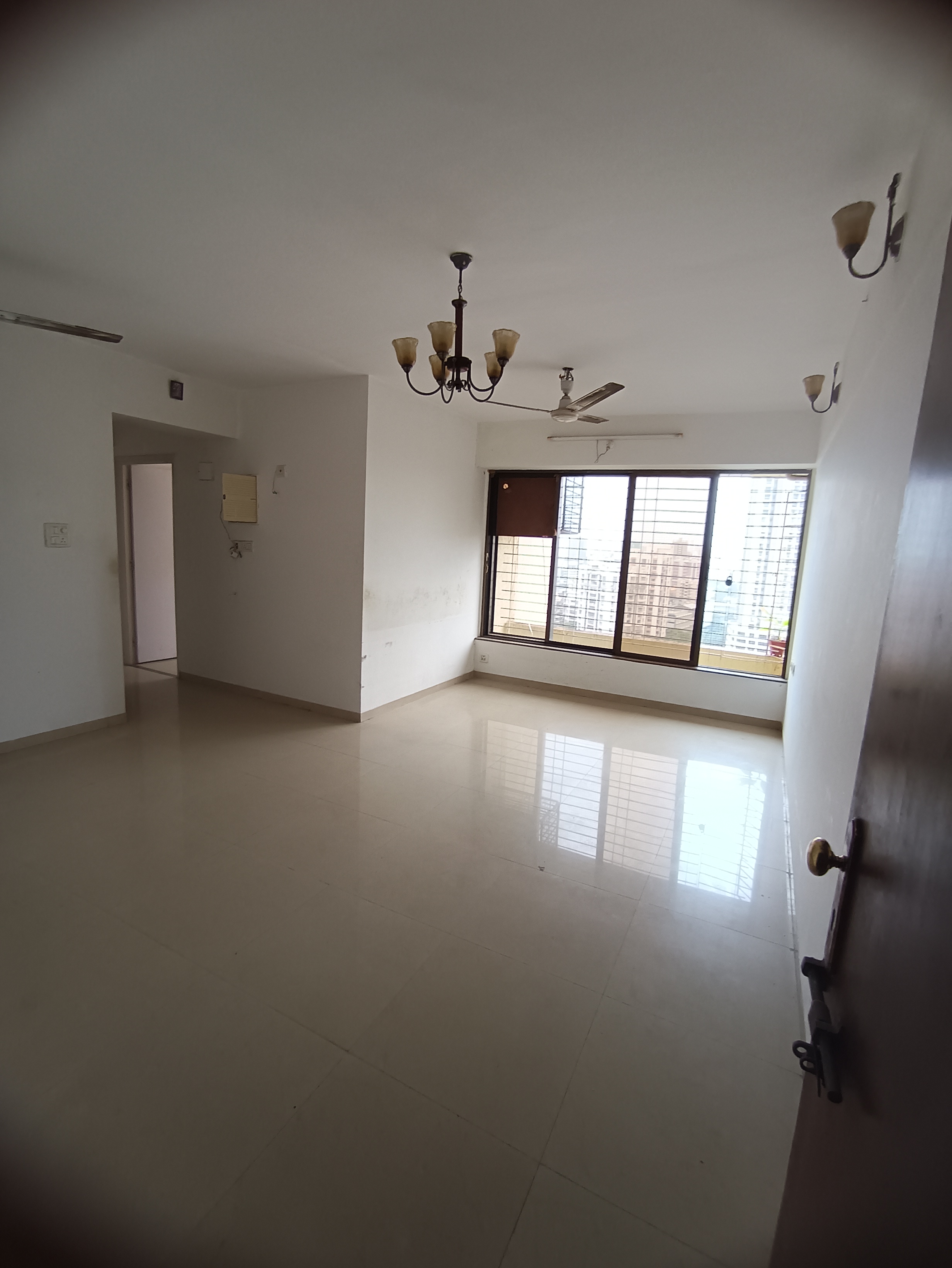2 BHK 1060 Sq.Ft. Apartment in Rustomjee Riviera