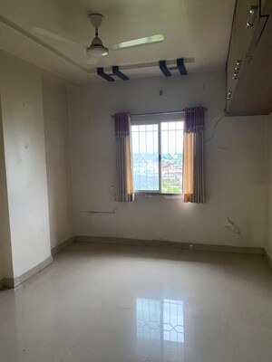 Room in 4 BHK Apartment at Wadi – for Sale