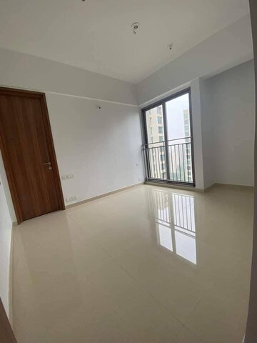 2 BHK Apartment For Rent in Kalpataru The Sunrise, Kolshet Road