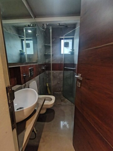 Team Area in 3 BHK Apartment at Andheri West – for Rent