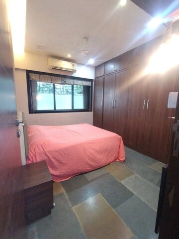 Bedroom in 3 BHK Apartment at Andheri West – for Rent