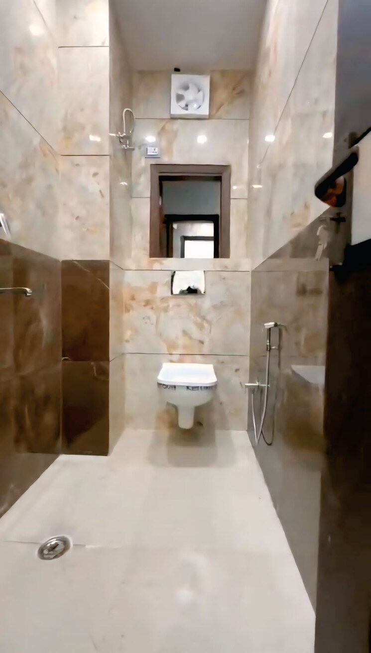 Bathroom, subhash nagar 2.5 Bedroom 80 Sq.Yd. Apartment In Subhash Nagar Delhi 9154628