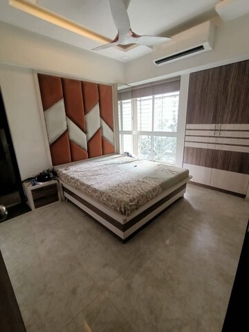 Bedroom in 2 BHK Apartment at Lodha Amara, Kolshet Road – for Rent