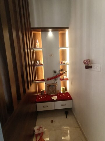 Room in 2 BHK Apartment at Lodha Amara, Kolshet Road – for Rent