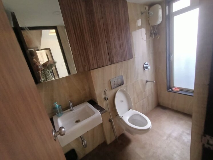 Bathroom, lodha-amara 2 Bedroom 950 Sq.Ft. Apartment In Kolshet Road Thane 9154654