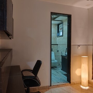 Bathroom in 3 BHK Apartment at RWA Shalimar Bagh CB Block, Shalimar Bagh – for Rent