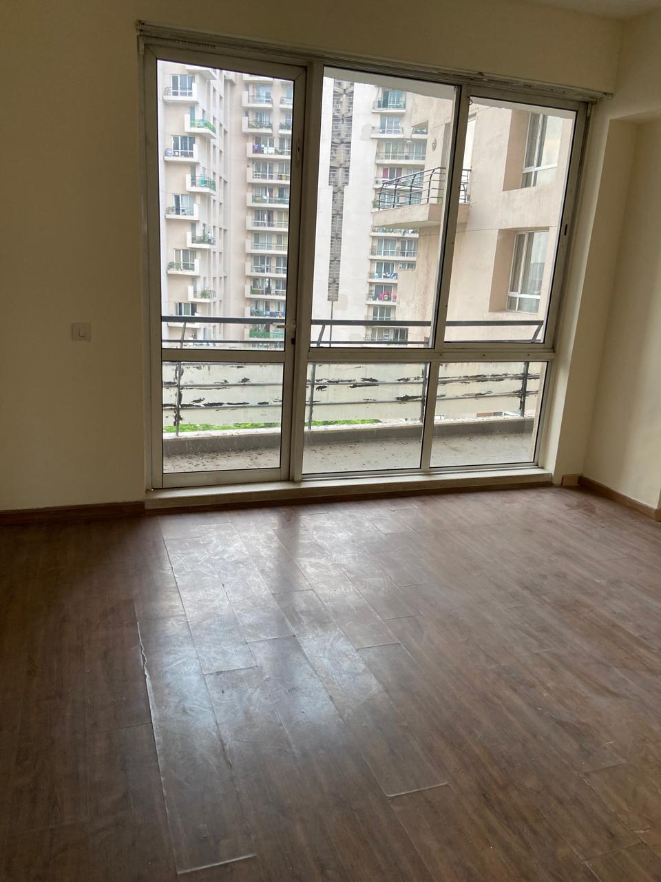 3.5 BHK + Servant Room Apartment For Rent in Unitech Escape